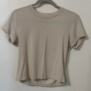 Nike Cream Chill Knit Tee size medium